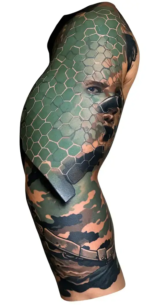 A Hexagonal Military Camouflage Sleeve